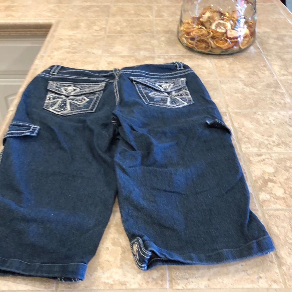 Capris - Picture 3 of 4